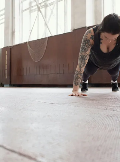 Woman holding a plank position in a gym