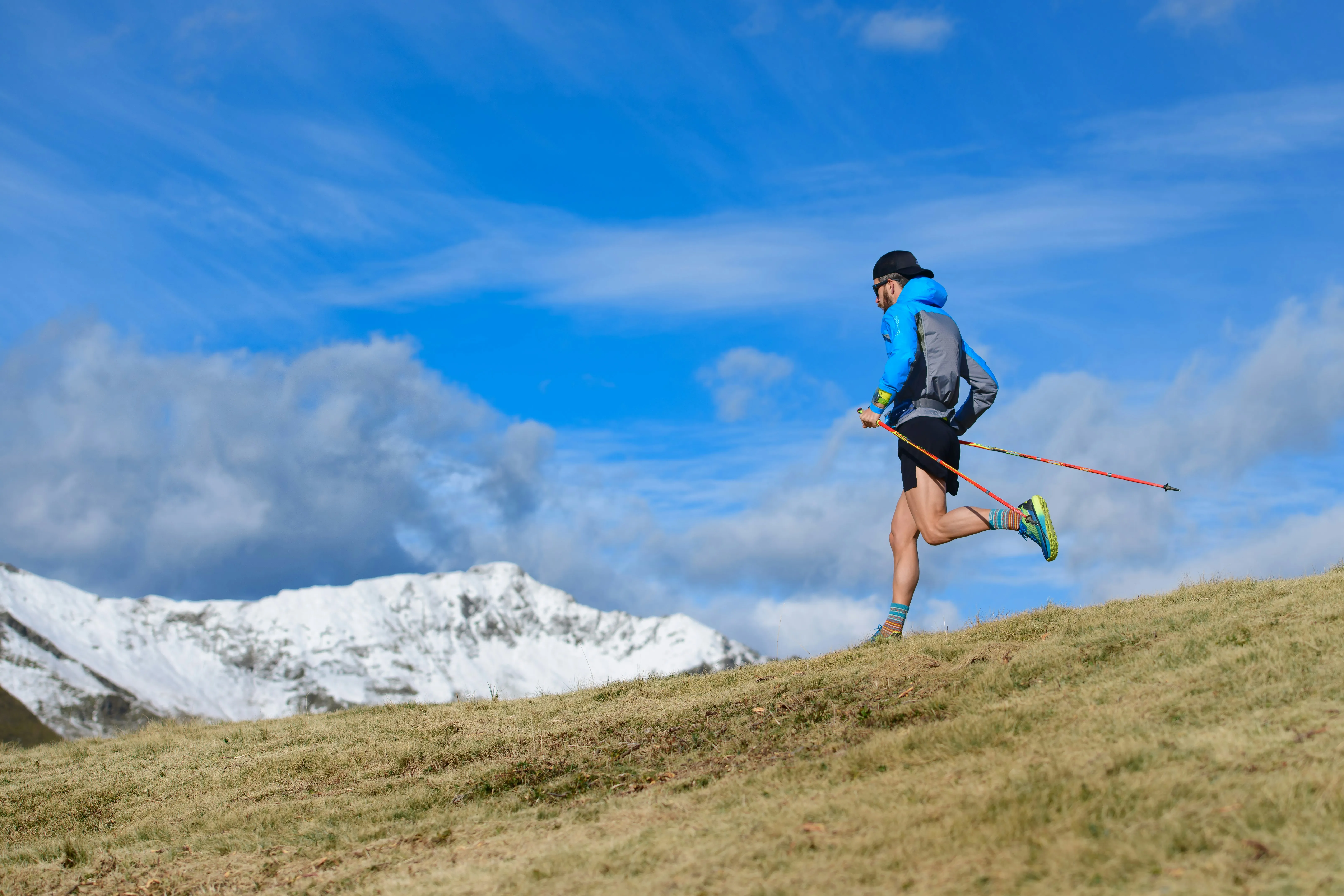 Trail runner in the mountains, following a periodized training plan through varied terrain
